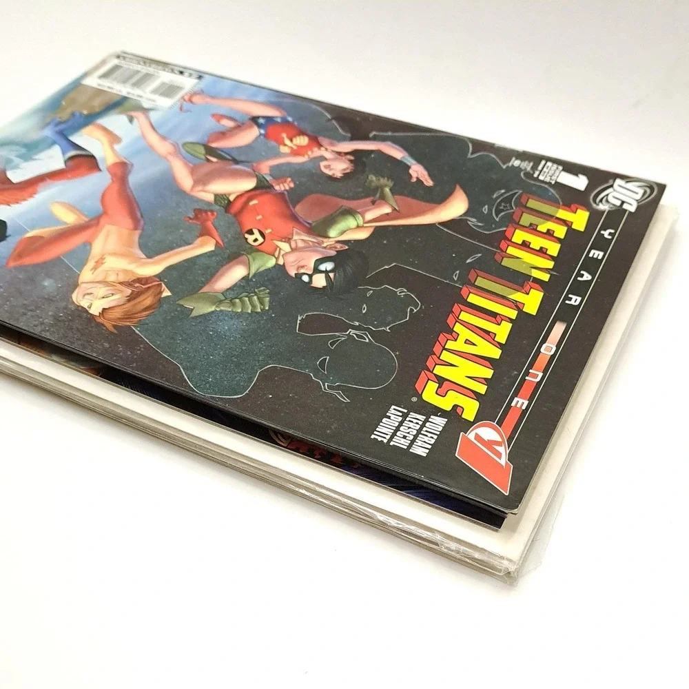 Lot of 7 DC Comics Comic Book Lot Mix Flash Superman Catwoman Teen Titans Azrael